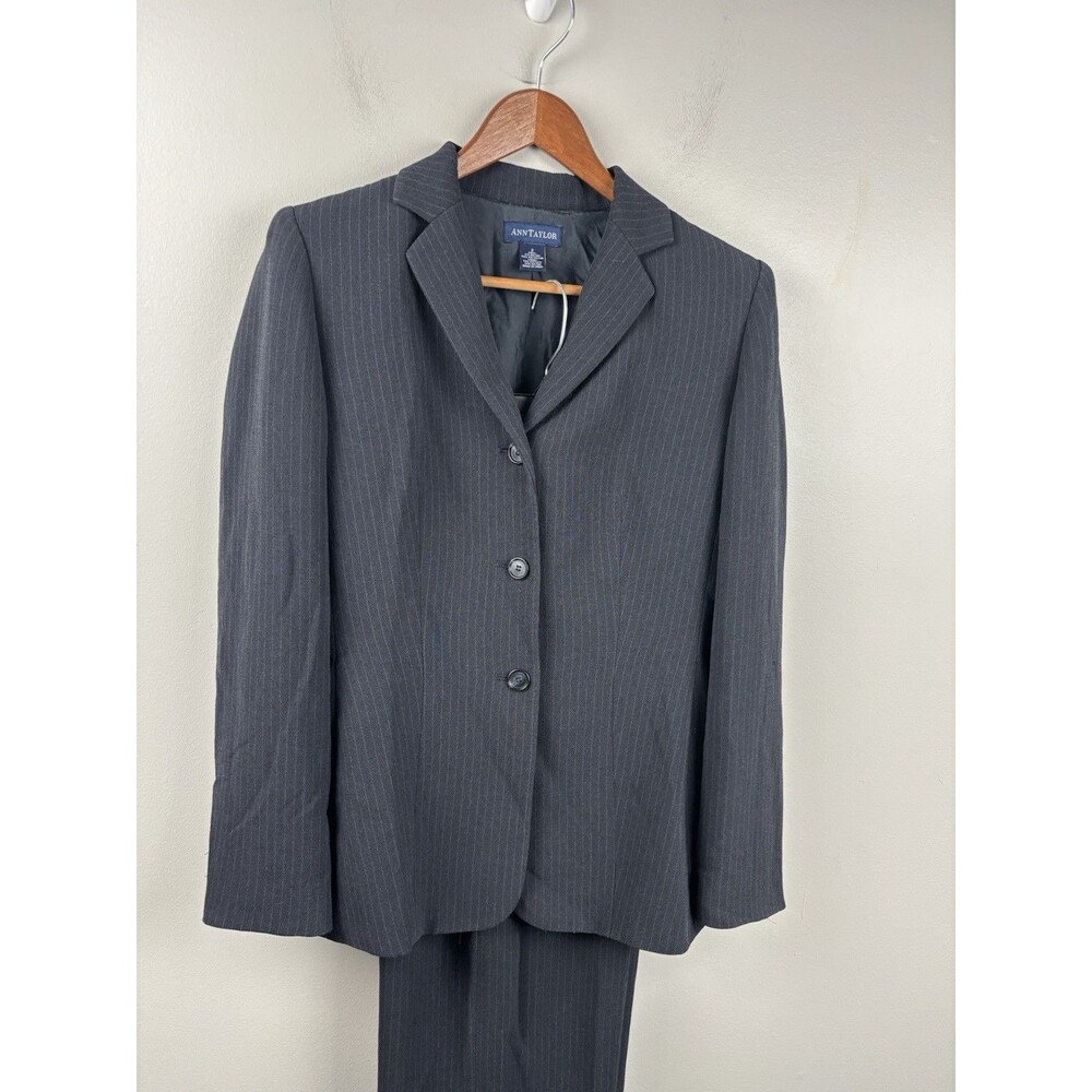 Ann Taylor 2-Piece Pant Suit Size 2 Women’s Poly Rayon Blend Gray Pinstripe - Picture 2 of 10